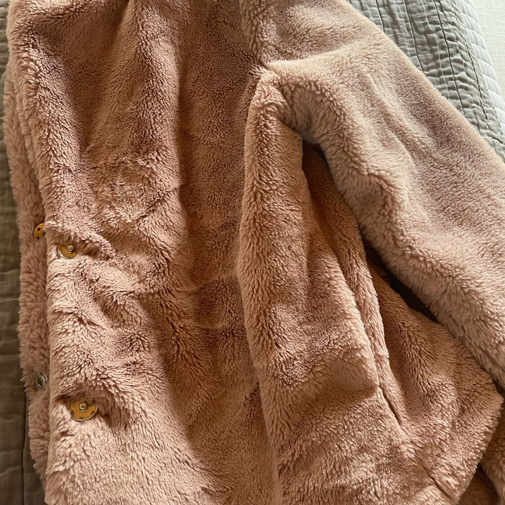 Fluffy Jacket - Picture 5 of 7